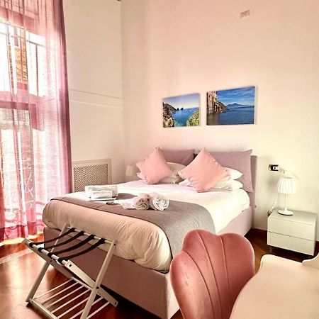 Pink Star Napoli Luxury Apartment ภายนอก รูปภาพ