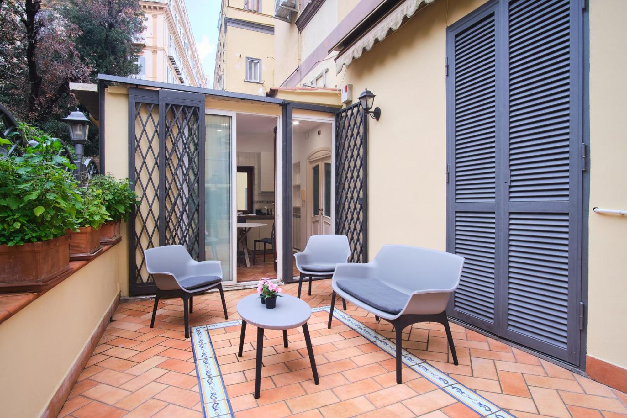 Pink Star Napoli Luxury Apartment ภายนอก รูปภาพ