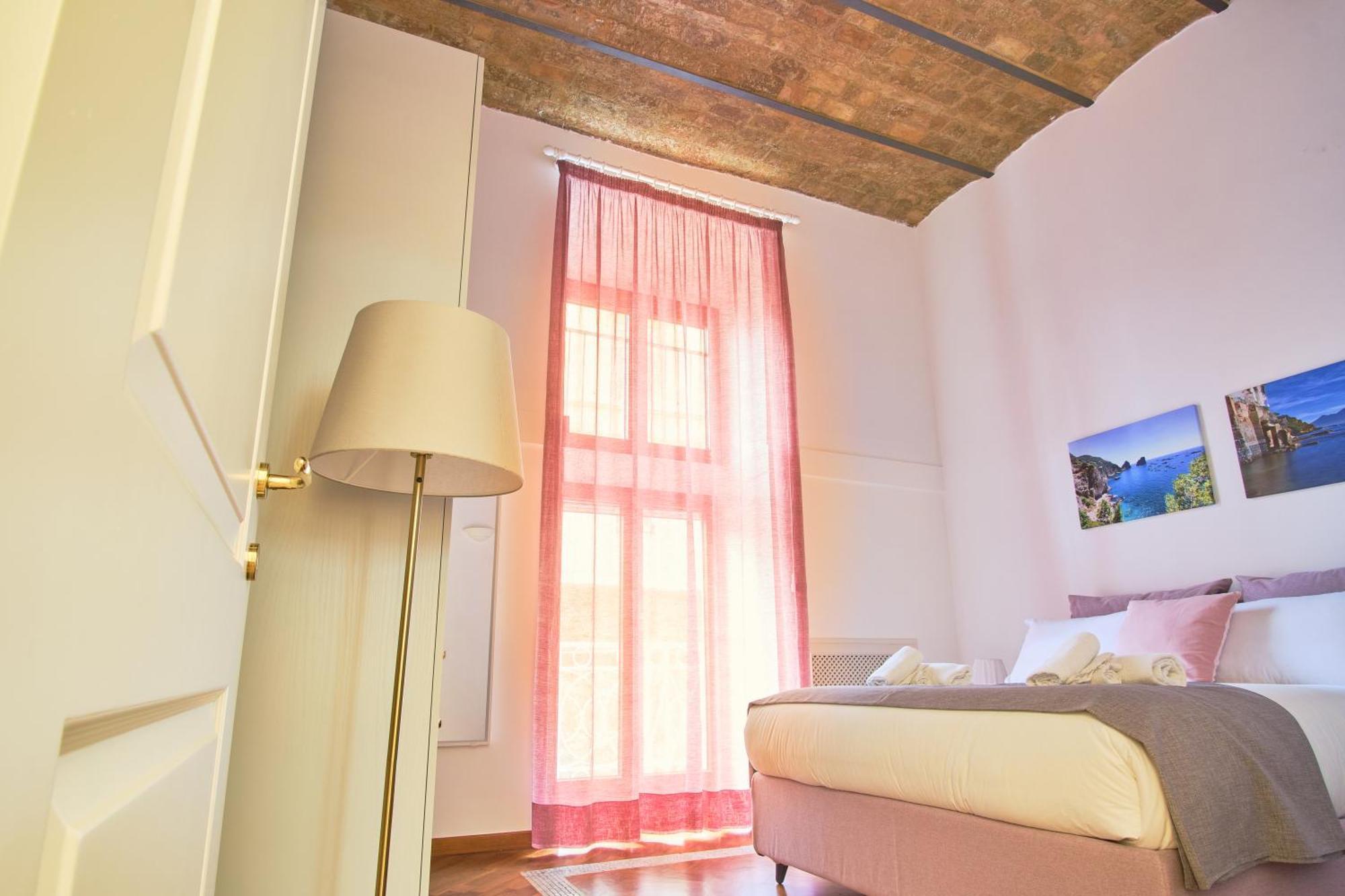 Pink Star Napoli Luxury Apartment ภายนอก รูปภาพ
