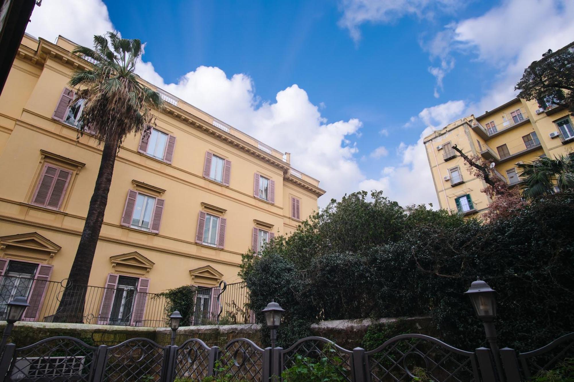 Pink Star Napoli Luxury Apartment ภายนอก รูปภาพ