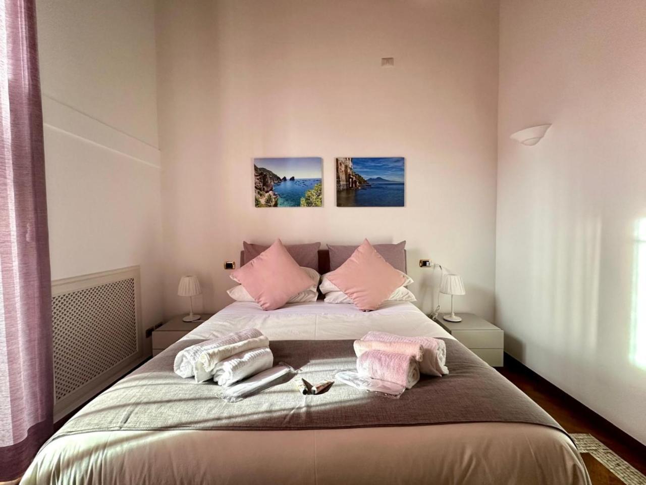 Pink Star Napoli Luxury Apartment ภายนอก รูปภาพ