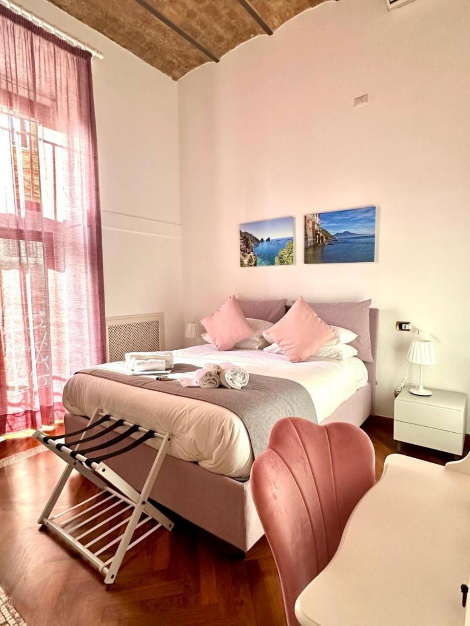 Pink Star Napoli Luxury Apartment ภายนอก รูปภาพ